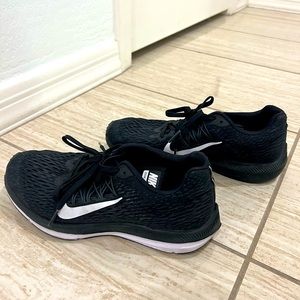 Nike Tennis Shoes- Zoom Winflo